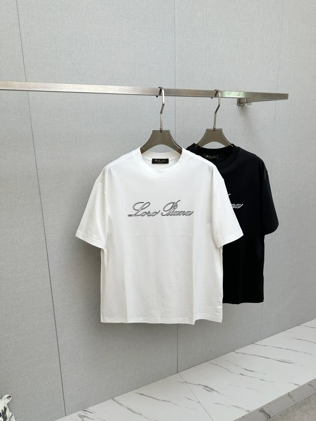 LP ss Spring and Summer New Arrival first counter New Arrival short-sleeved round neck T-shirt Premium customized design avant-garde and fashionable! Soft to the touch. Comfortable to wear. Exquisite counter-level stitching. Exquisite workmanship. The upper body effect is incomparably handsome! A must-have item for a stylish man! Sizes: M—3XL